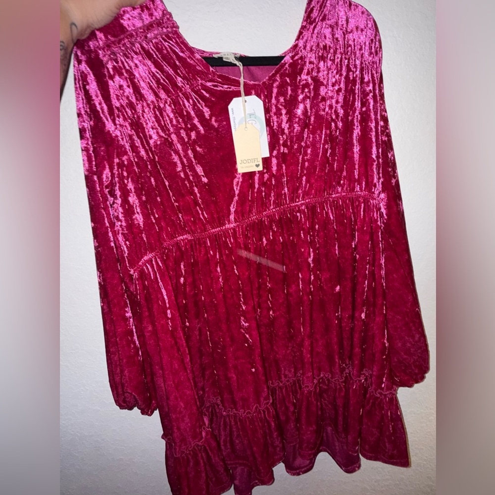 JODIFL Crushed Velvet Long Sleeve Tunic Dress in Berry Pink